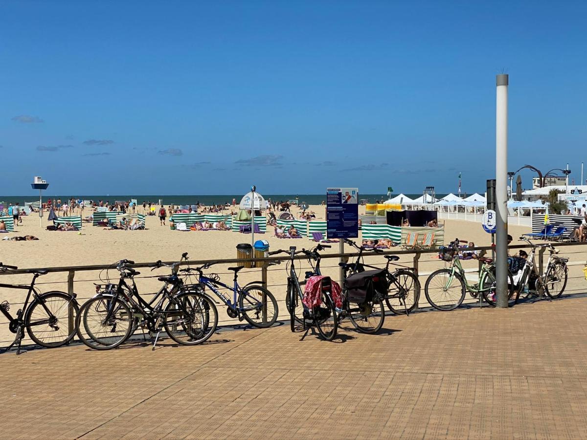 Panoramic View On Beach, Ships, Sea - Place To Be Oostende Exterior foto