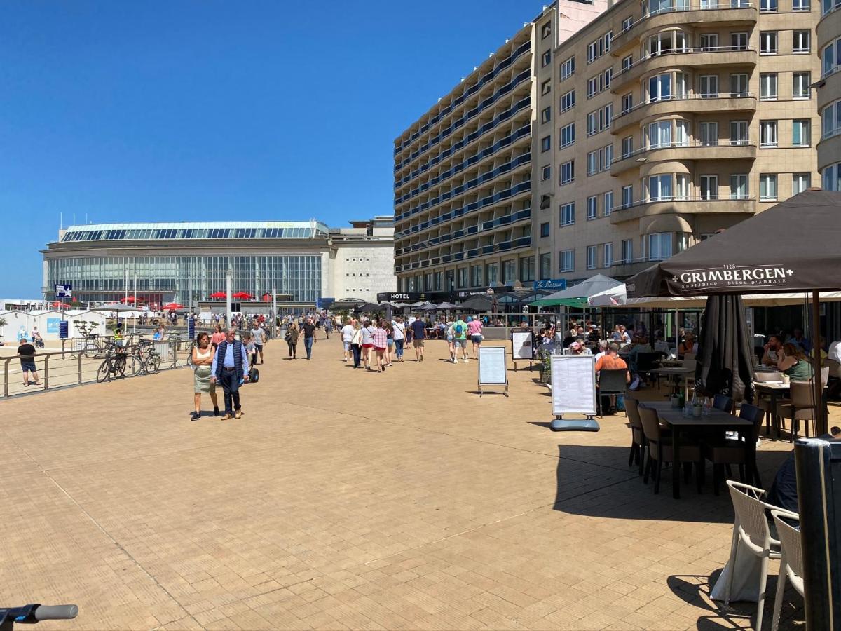 Panoramic View On Beach, Ships, Sea - Place To Be Oostende Exterior foto